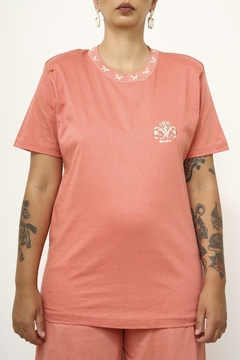Conjunto salmão folha bordado Camiseta com bermuda