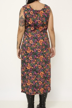 Vestido viscose flores roxa fundo preto midi na internet