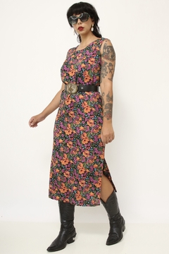 Vestido viscose flores roxa fundo preto midi