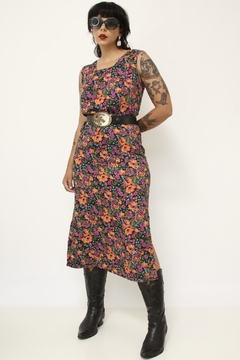 Vestido viscose flores roxa fundo preto midi