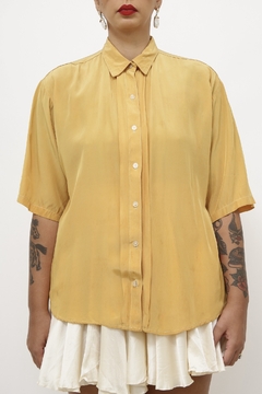 Camisa seda amarela vintage na internet