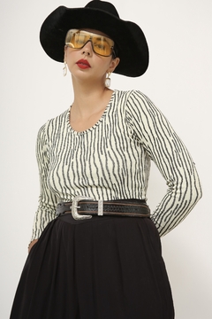 Blusa justa estilo zebra vintage manga longa