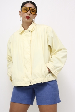 Jaqueta amarela vintage na internet