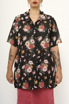 Camisa preta flores rosa - comprar online