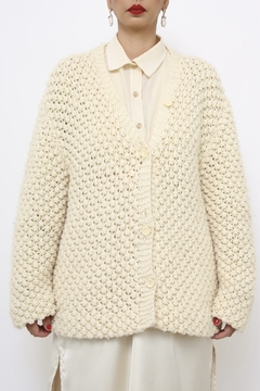 Imagem do Pulover cardigan vintage creme grosso