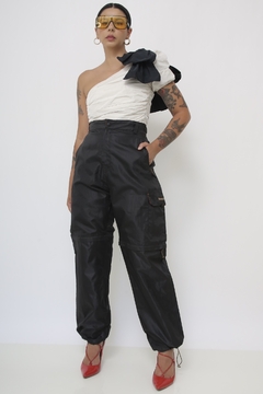 Imagem do Calça nylon que vira bermuda preta cintura alta