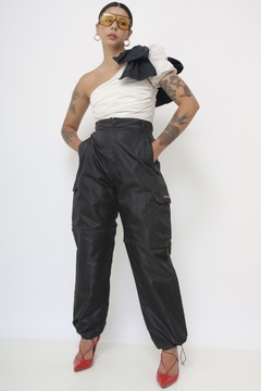 Calça nylon que vira bermuda preta cintura alta - loja online