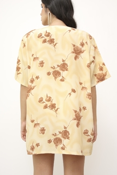 Camisa vestido bege com flores marrom - comprar online