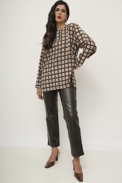 Blusa marrom quadrados vintage na internet