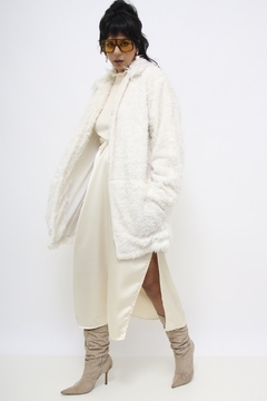 Casacão branco pelucia vintage - comprar online