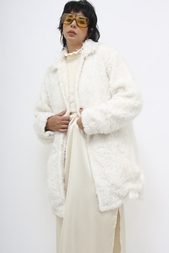 Casacão branco pelucia vintage - comprar online