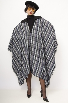 Poncho xadrez golinha azul - comprar online