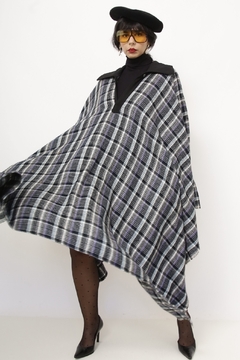 Poncho xadrez golinha azul - comprar online