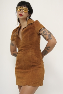 Vestido couro camurça marrom curto - comprar online
