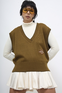 Colete pulover oliva bordado gola V - comprar online