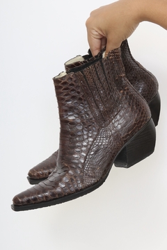 Bota marrom western escama CUSSTO 36