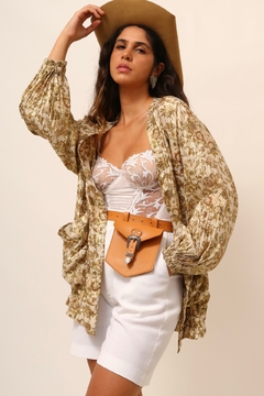 Blusa estilo jaqueta dourada levinha - Capichó Brechó