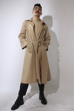 Trench coat bege clássico bolso tira amarração - loja online
