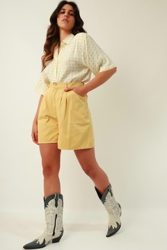 shorts cintura mega alta amarelo vintage