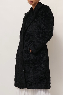 Imagem do casaco pelucia preto forrado vintage