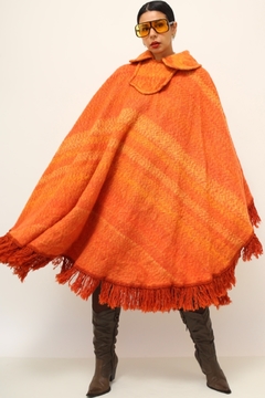 Poncho laranja franjas vintage na internet