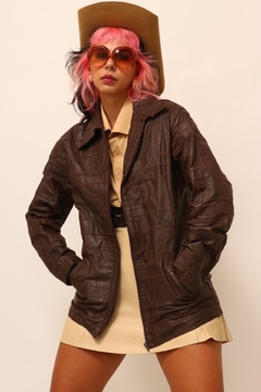 Jaqueta de couro marrom escura com recortes e zíper - loja online