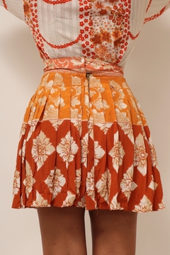 Mini saia viscose pregas estampada laranja vintage - loja online