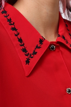 Camisa vermelha com gola bordada WESTERN - loja online