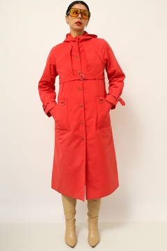 Trench Coat vermelho recortes classico na internet