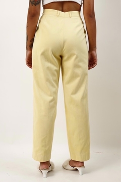 Calça cintura mega alta amarela vintage na internet