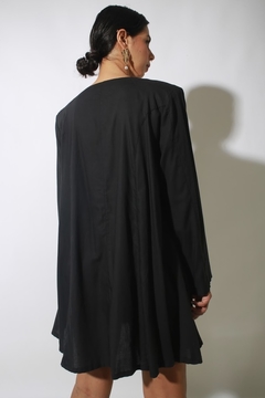 Vestido curto ombreira manga longa  na internet