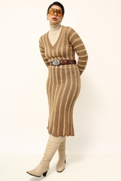 Vestido tricot camelo decote V manga comprida