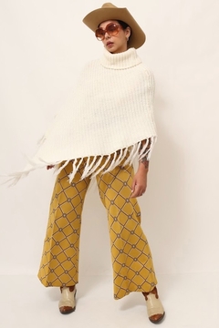 Poncho de tricot gola alta grossinho assimetrico - comprar online