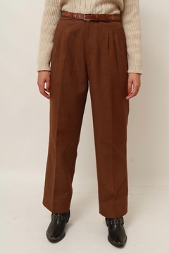 Calça marrom cintura alta com cinto alfaiataria na internet