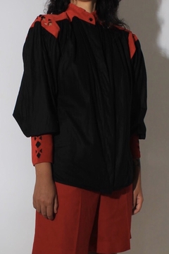 Camisa manga bufante recorte veludo vermelho - comprar online