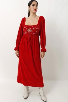 vestido veludo vermelho bordado decote na internet