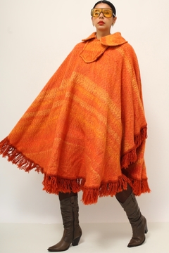 Poncho laranja franjas vintage na internet