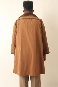 casaco estilo capa bege todo forrado pelucia - loja online
