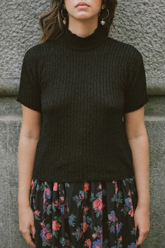Blusa tricot  gola alta manga curta textura  na internet
