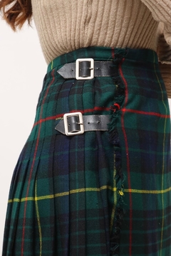 saia xadrez lã verde kilt vintage fivelas - Capichó Brechó