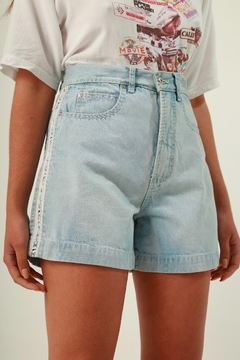 Imagem do Shorts jeans curto cintura mega alta 90’s