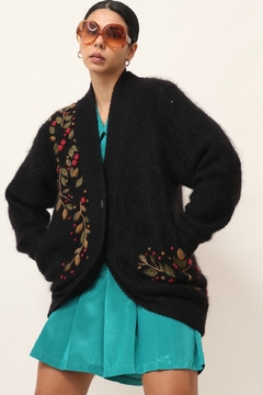 Pulover tricot preto bordado flores - Capichó Brechó