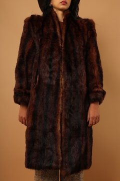 casaco pelo todo forrado marrom - loja online