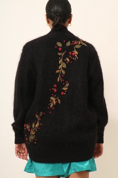 Pulover tricot preto bordado flores na internet