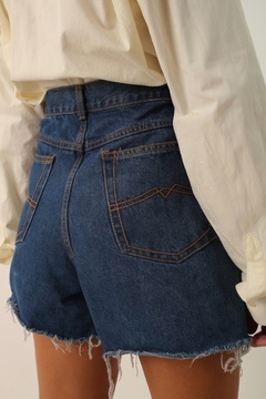 Shorts jeans curto cintura mega alta - Capichó Brechó