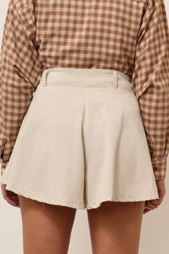 Shorts natural curto cintura alta - Capichó Brechó