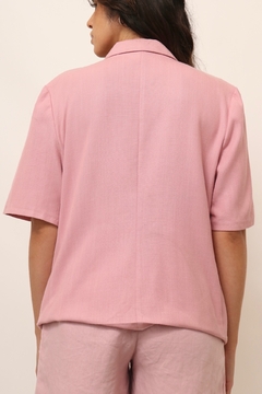 Blazer manga curta rosa transpassado na internet
