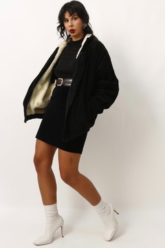 Imagem do jaqueta veludo preta forro pelucia carneiro