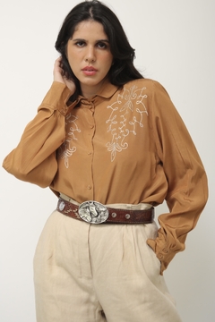 Camisa CEA vintage bordado western marrom ombreira - Capichó Brechó