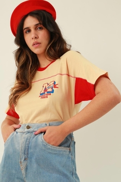 camiseta bege com vermelho vintage 70’s
